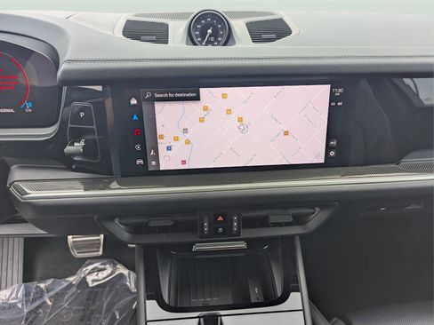 Used 2024 Porsche Cayenne S image 13