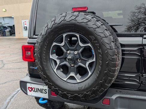 Used 2022 Jeep Wrangler Unlimited Rubicon 4xe w/ Cold Weather Group AWD/4WD image 11