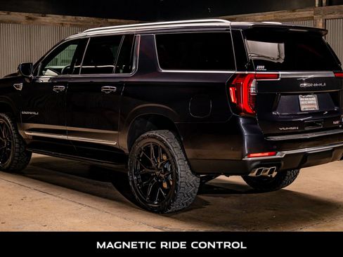 Used 2025 GMC Yukon XL Denali image 7