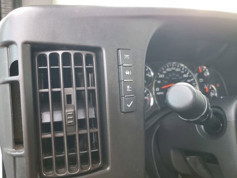 Used 2017 GMC Savana 3500 RWD image 11