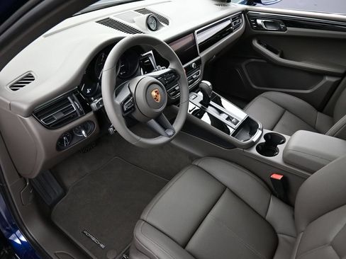 Certified 2026 Porsche Macan AWD/4WD image 4