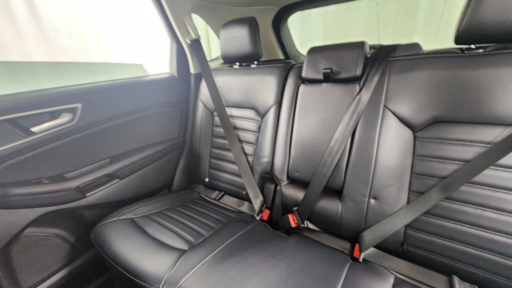 Used 2024 Ford Edge SEL AWD/4WD image 3