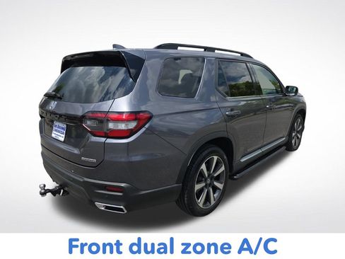 Used 2024 Honda Pilot Touring image 4