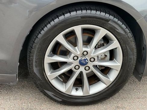 Certified 2017 Ford Fusion SE w/ Fusion SE Technology Package FWD image 9
