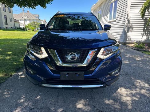 Used 2017 Nissan Rogue SL w/ SL Premium Package FWD image 2