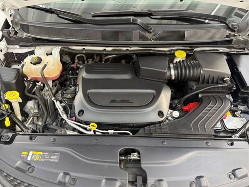 Used 2023 Chrysler Voyager LX FWD image 27