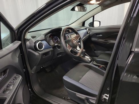 Used 2025 Nissan Versa SV FWD image 12