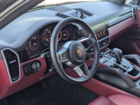 Certified 2023 Porsche Cayenne Coupe image 4