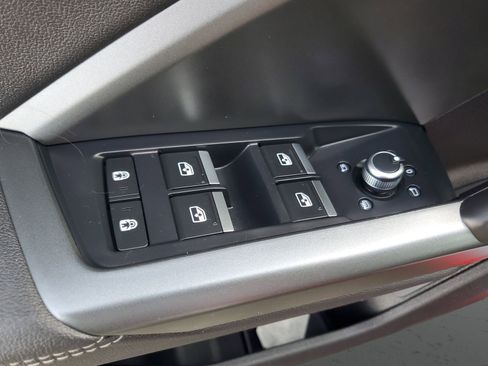 Used 2025 Audi Q3 2.0T Premium w/ Convenience Package image 21