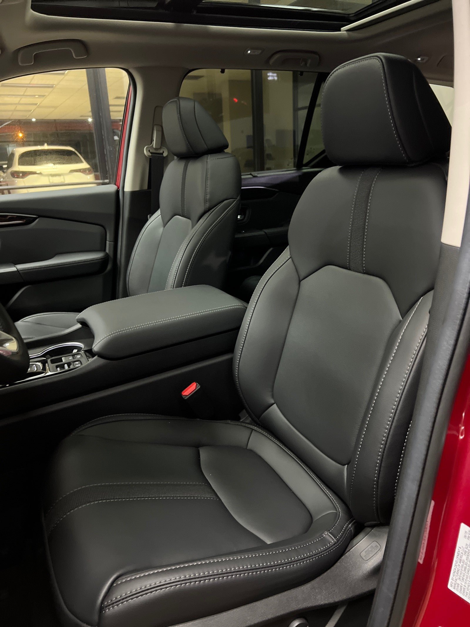 Used 2025 Honda Pilot Touring image 8