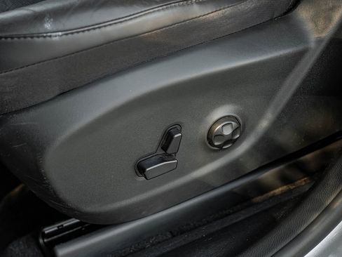 Used 2020 Jeep Cherokee Limited image 45