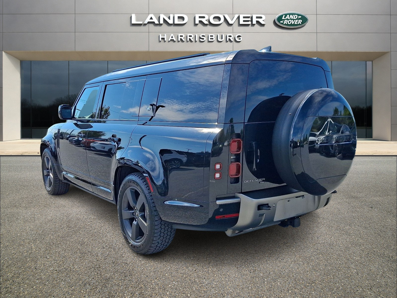 Used 2023 Land Rover Defender 130 X-Dynamic SE AWD/4WD image 2