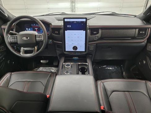 Used 2022 Ford Expedition Limited image 14