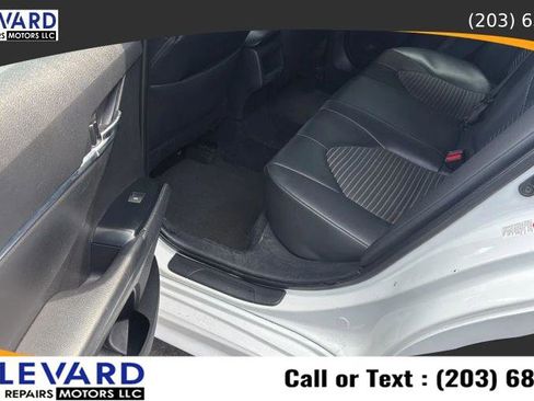 Used 2019 Toyota Camry SE image 25