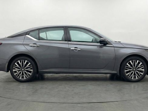 Used 2025 Nissan Altima 2.5 SV image 11