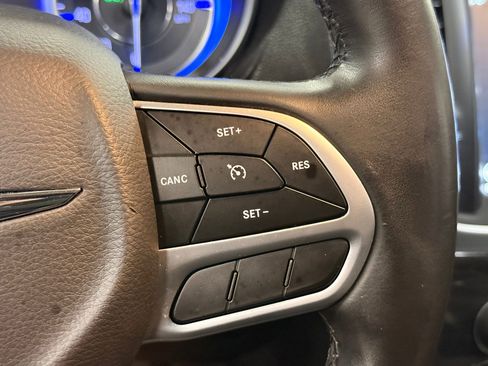 Used 2018 Chrysler 300 Touring image 26