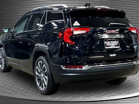 Used 2023 GMC Terrain SLT w/ Infotainment Package II FWD image 4