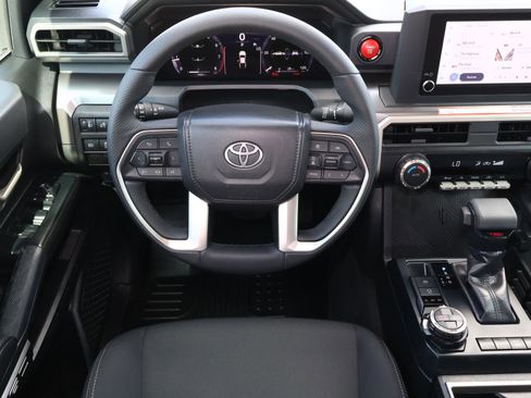 Used 2025 Toyota Tacoma TRD Off-Road AWD/4WD image 10