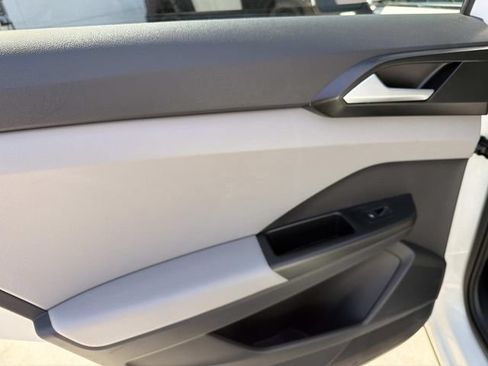 Certified 2023 Volkswagen Taos SE w/ Panoramic Sunroof Package FWD image 9