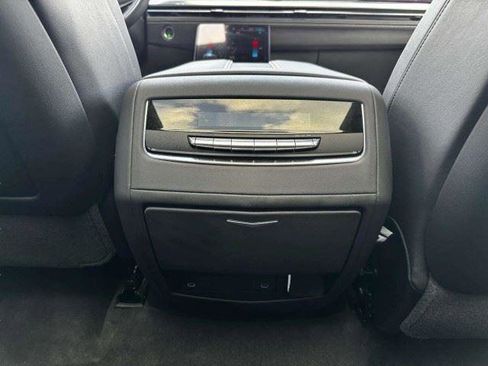 Used 2025 Cadillac Escalade ESV Sport w/ Touring Package AWD/4WD image 40