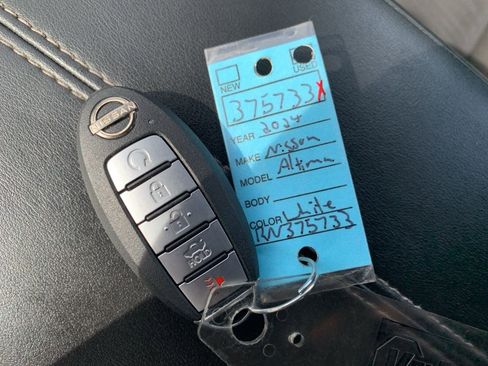 Used 2024 Nissan Altima 2.5 SV image 32