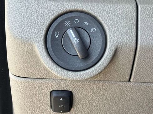 Used 2012 Lincoln Navigator 2WD image 23