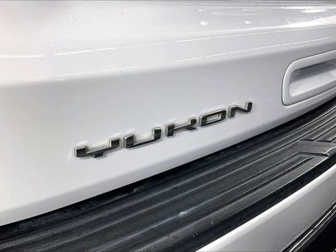 Used 2023 GMC Yukon XL SLT w/ SLT Premium Package image 30