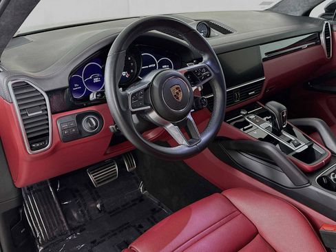 Used 2022 Porsche Cayenne GTS image 4