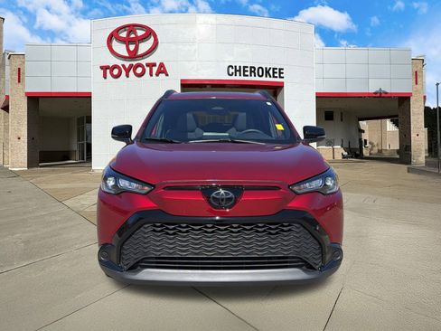 Used 2025 Toyota Corolla Cross AWD Hybrid w/ Moonroof Package image 2