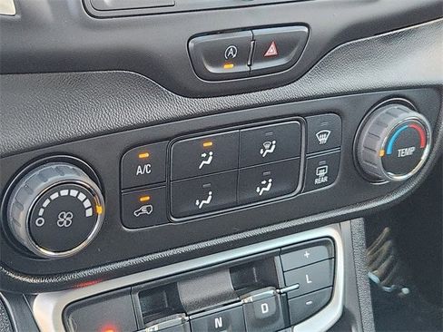 Used 2022 GMC Terrain SLE image 19