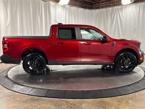 Used 2025 Ford Maverick Lariat w/ Black Appearance Package AWD/4WD image 35