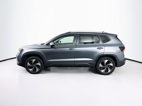 Used 2025 Volkswagen Taos SE AWD/4WD image 4