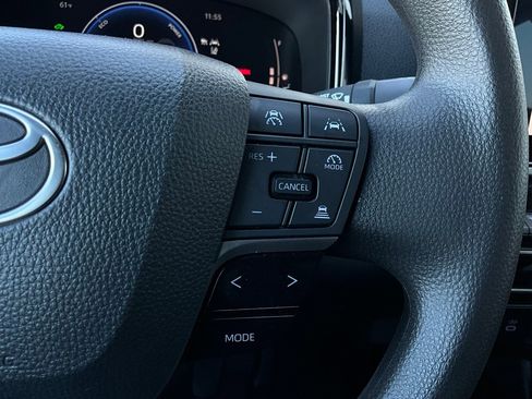 Used 2025 Toyota Camry LE image 33