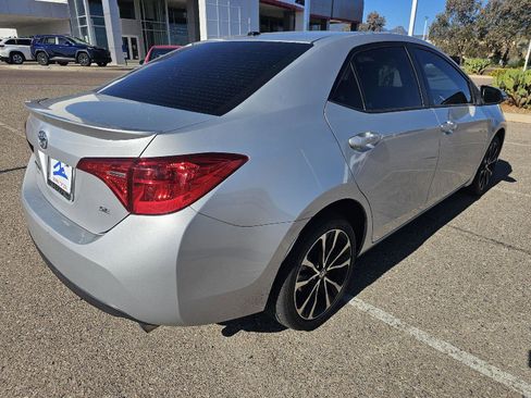 Used 2017 Toyota Corolla SE w/ SE Premium Package FWD image 5