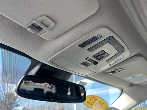 Used 2024 Toyota Sienna XLE image 30