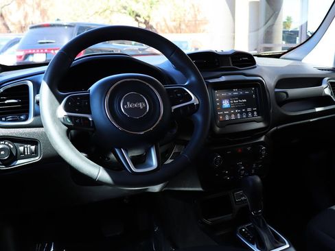 Used 2019 Jeep Renegade Latitude FWD image 35
