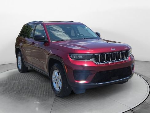 Used 2024 Jeep Grand Cherokee Laredo RWD image 7