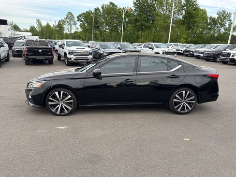 Used 2019 Nissan Altima 2.5 SR FWD image 2