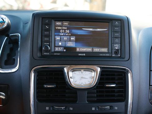 Used 2014 Chrysler Town & Country Touring FWD image 35