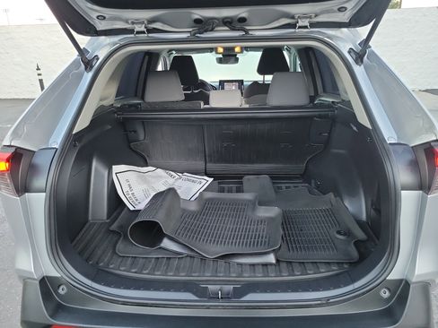 Used 2021 Toyota RAV4 XLE image 22