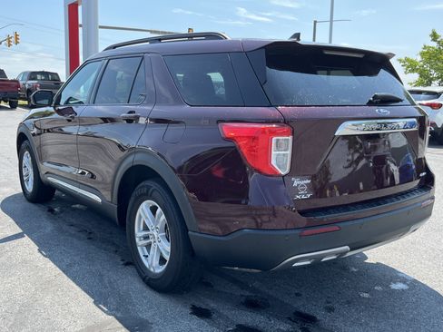 Used 2022 Ford Explorer XLT w/ Equipment Group 202A AWD/4WD image 9