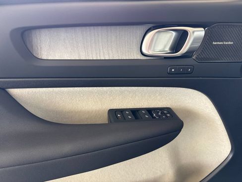 New 2026 Volvo XC40 B5 Plus AWD/4WD image 10