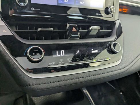 Used 2021 Toyota Corolla SE w/ SE Premium Package image 25