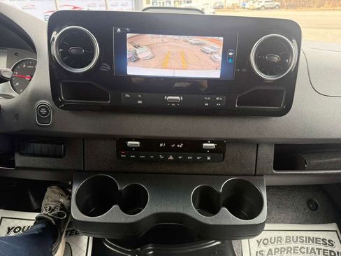 Used 2025 Mercedes-Benz Sprinter 2500 image 17