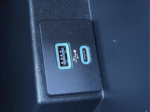 Certified 2021 Ford Edge ST-Line image 19