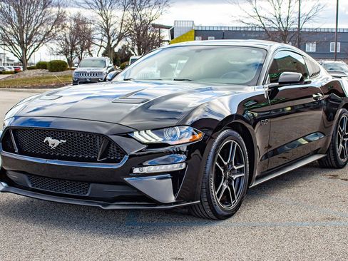 Used 2019 Ford Mustang GT image 3