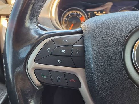 Used 2017 Jeep Cherokee Latitude FWD image 15