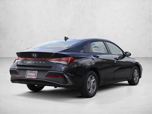 New 2026 Hyundai Elantra SE FWD image 5