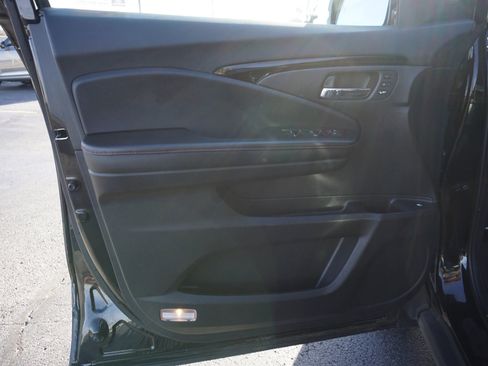 Used 2020 Honda Ridgeline Black Edition image 16