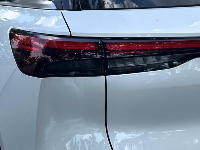 Certified 2027 INFINITI QX60 Luxe w/ Cargo Package AWD/4WD image 12